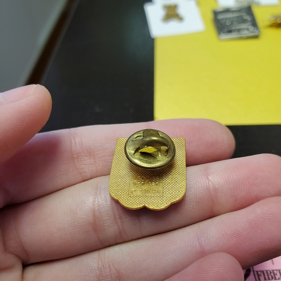 Post office Olympic pin - Picture 3 of 4